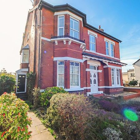 Spacious Victorian Birkdale Apartment With Garden Southport Ngoại thất bức ảnh