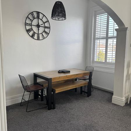 Spacious Victorian Birkdale Apartment With Garden Southport Ngoại thất bức ảnh